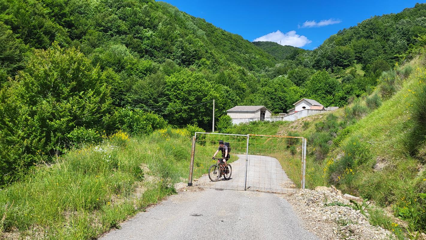 Gesperrte Straße zum Lago Campotosto