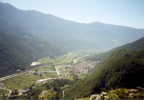 Abfahrt ins Valtellina nach Grosio (656&nbsp;m) mit Blick auf Grosiotto