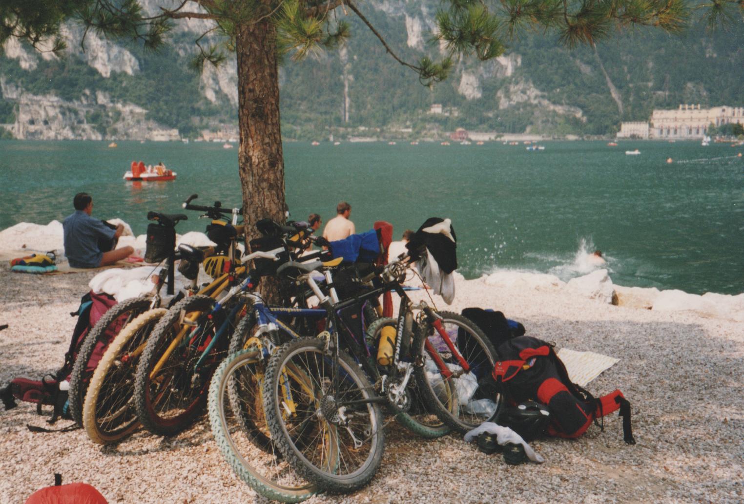 Sechs Bikes am Gardasee