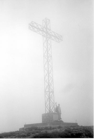 Nebelbank und Regen am Monte Maggio (1853 m)
