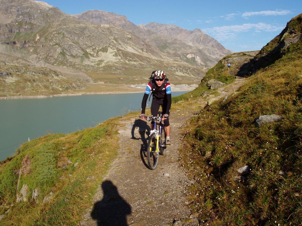 Christian auf dem Trail am Lago Bianco zur Alp Grüm